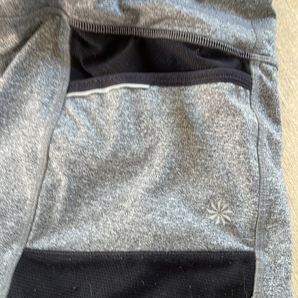 Athleta 2 in 1 leggings with skirt. Awesome pockets. Great condition! Size L - Picture 7 of 9